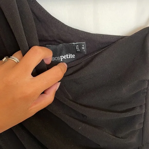 Formal dress - Picture 3 of 4